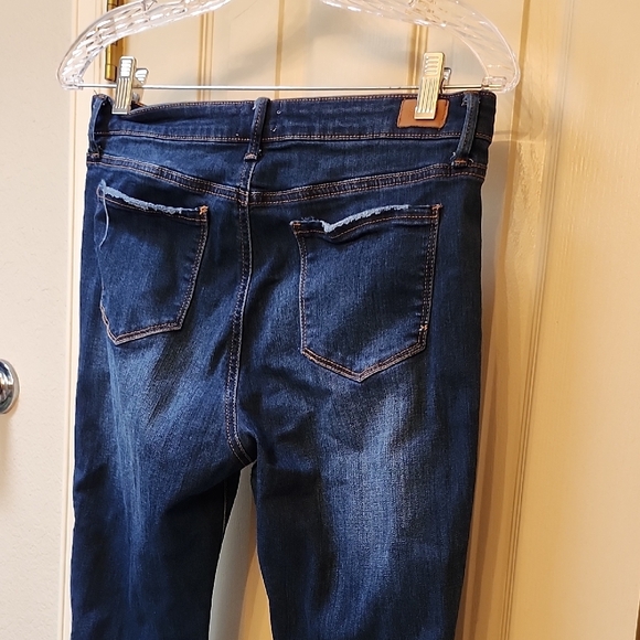 Stylish High Rise Button-Fly Jeans - Picture 8 of 12